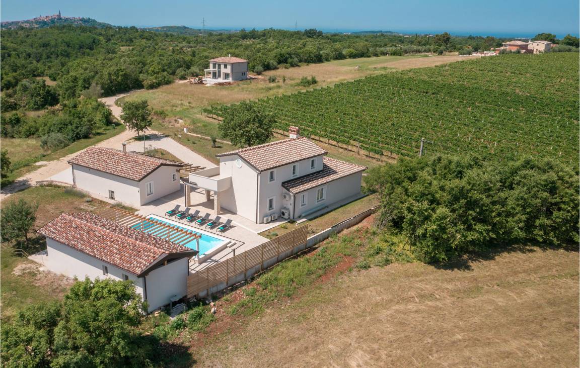280 M² House ∙ 3 Bedrooms ∙ 8 Guests - Korte