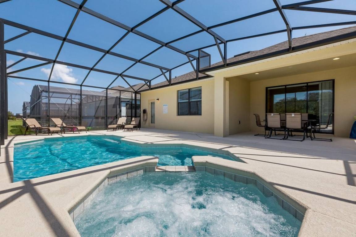 180 M² House ∙ 4 Bedrooms ∙ 8 Guests - Haines City, FL