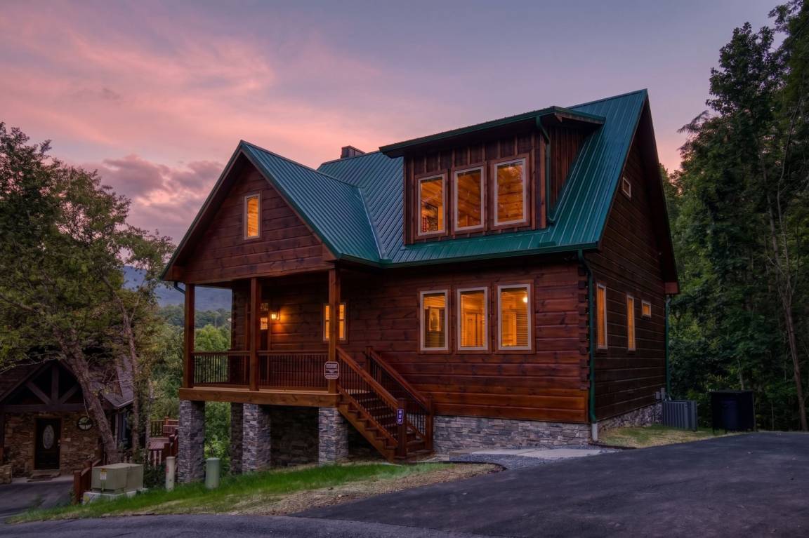 Cabin ∙ 4 Bedrooms ∙ 12 Guests - Townsend, TN
