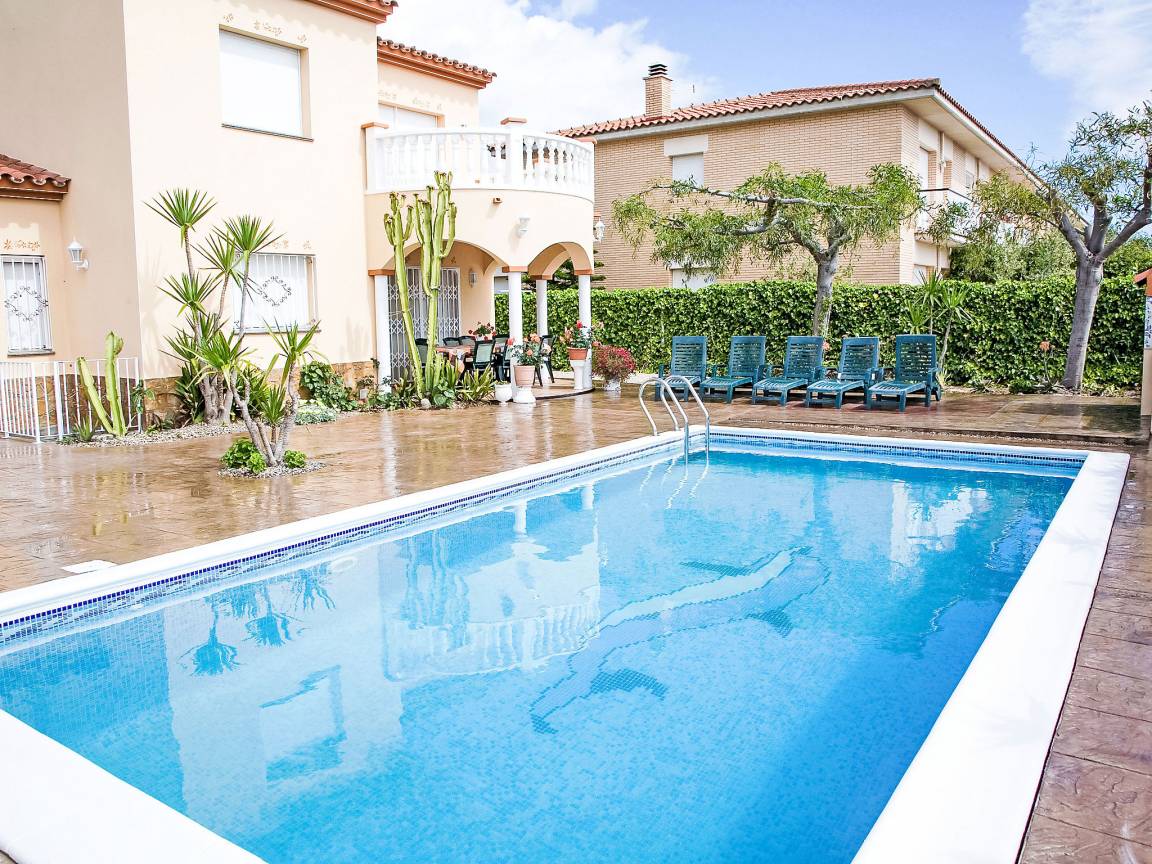 143 M² Maison De Vacances ∙ 4 Chambres ∙ 9 Personnes - Alcanar
