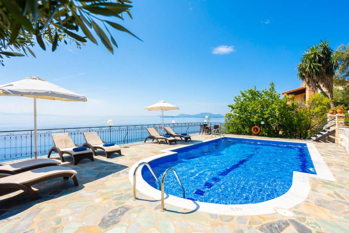 260 M² Villa ∙ 5 Chambres ∙ 10 Personnes - Corfou
