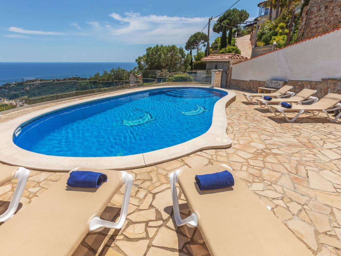 288 M² House ∙ 4 Bedrooms ∙ 10 Guests - Lloret de Mar