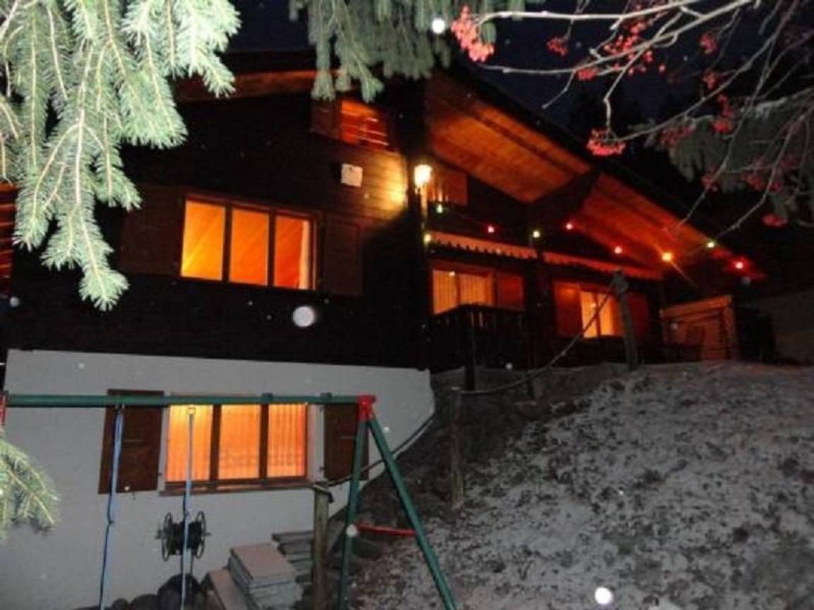 142 M² Ferienhaus ∙ 4 Schlafzimmer ∙ 10 Gäste - Sankt Niklaus