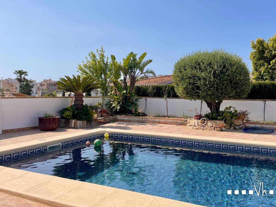 269 M² Villa ∙ 3 Makuuhuonetta ∙ 8 Vierasta - Calp