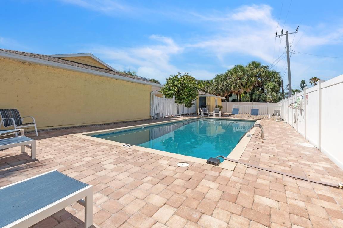 House ∙ 2 Bedrooms ∙ 4 Guests - Holmes Beach, FL