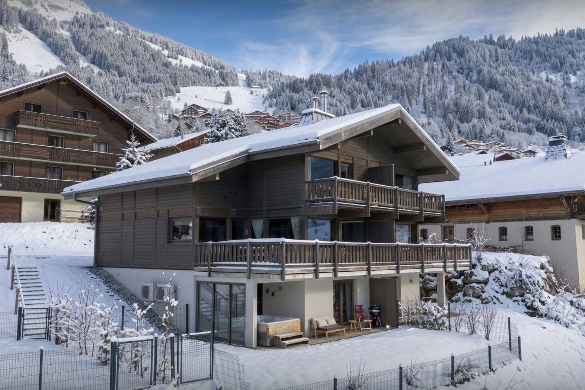 155 M² Chalet ∙ 5 Bedrooms ∙ 10 Guests - Aigle