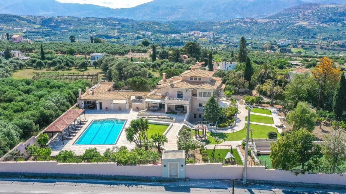 450 M² Villa ∙ 7 Schlafzimmer ∙ 10 Gäste - Iraklion