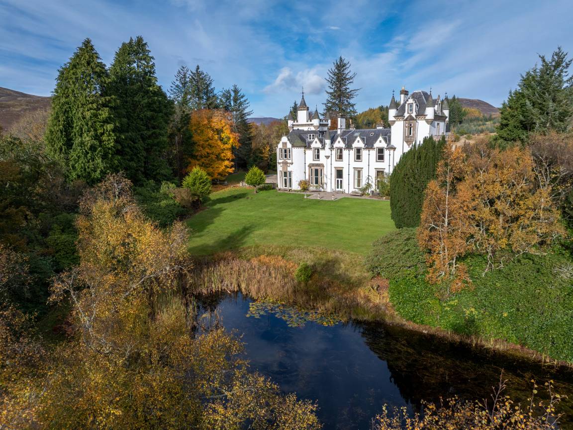 Cottage ∙ 10 Bedrooms ∙ 20 Guests - Aberdeenshire