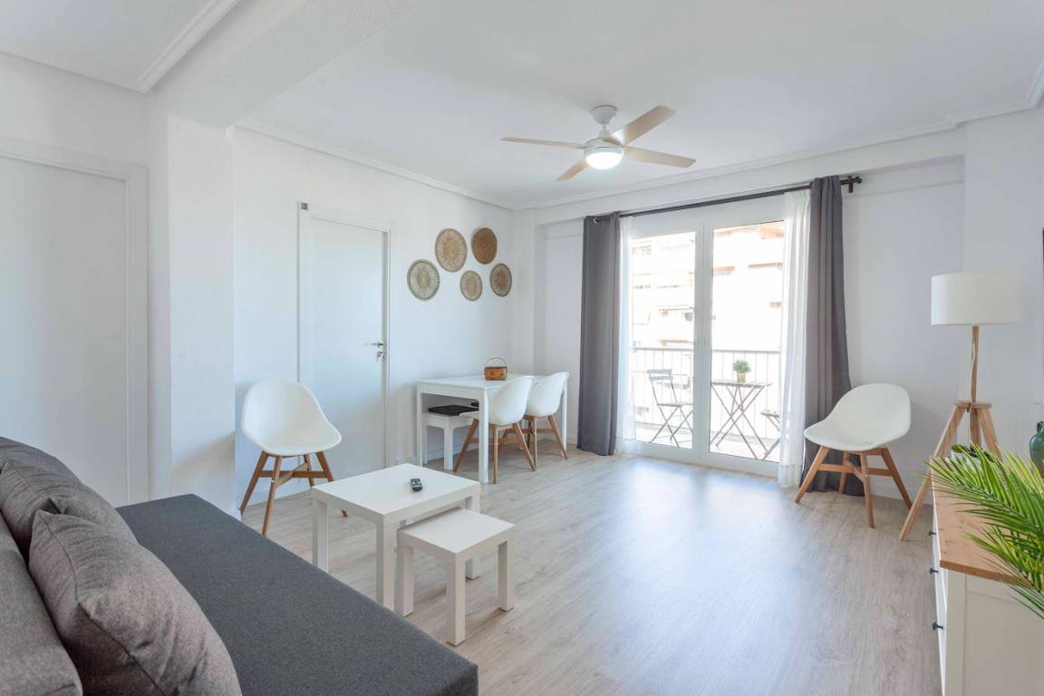 75 M² Apartamento ∙ 3 Habitaciones ∙ 3 Huéspedes - Valencia