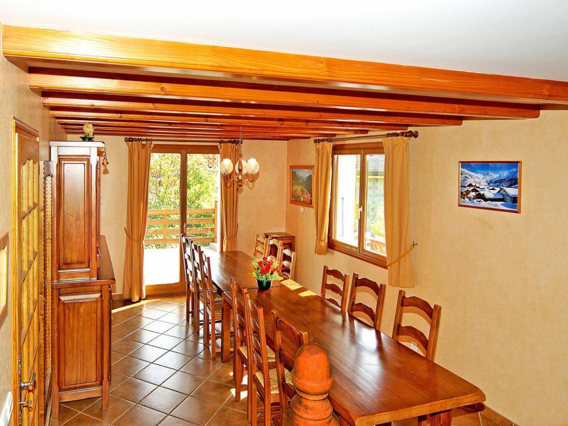 210 m² Chalet ∙ 6 Schlafzimmer ∙ 15 Gäste – Bild 2