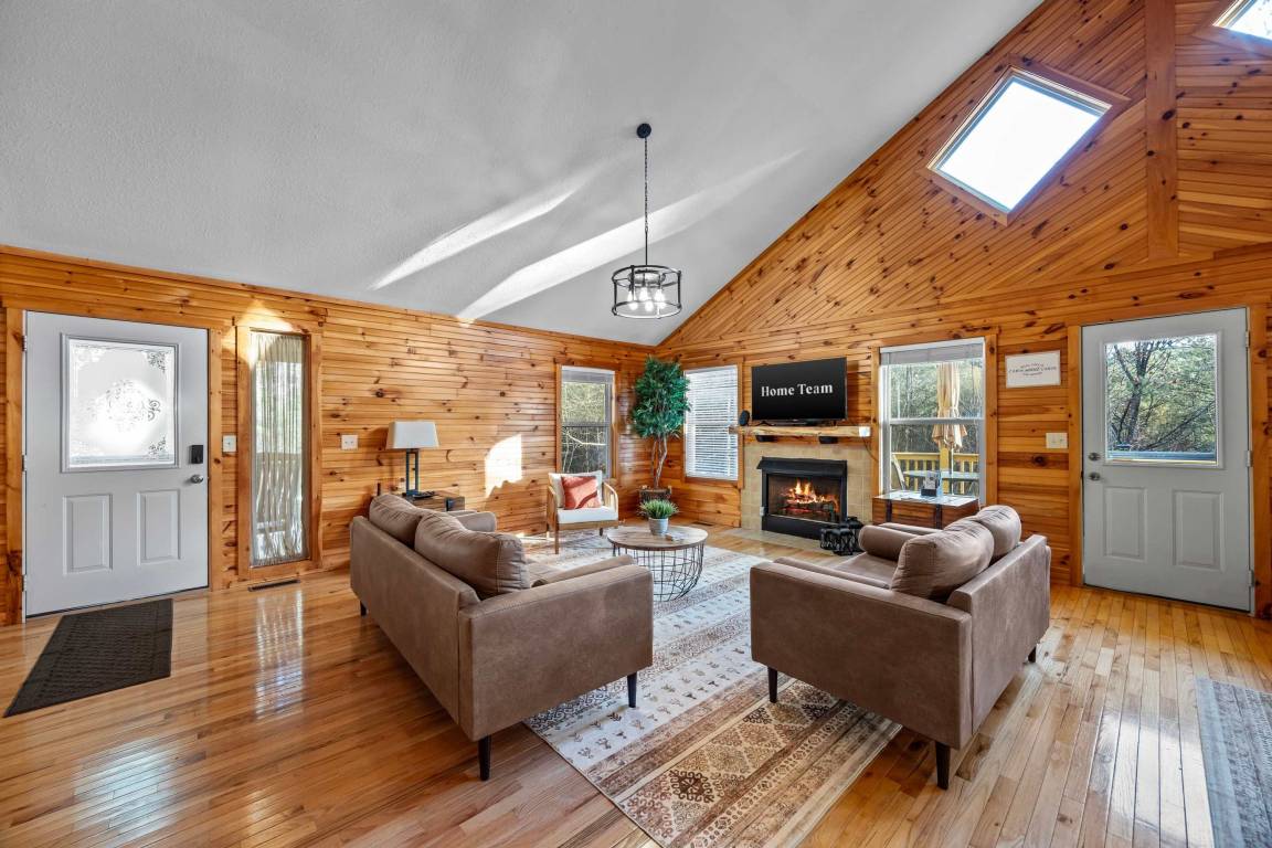 Apartment ∙ 2 Bedrooms ∙ 4 Guests - Helen, GA