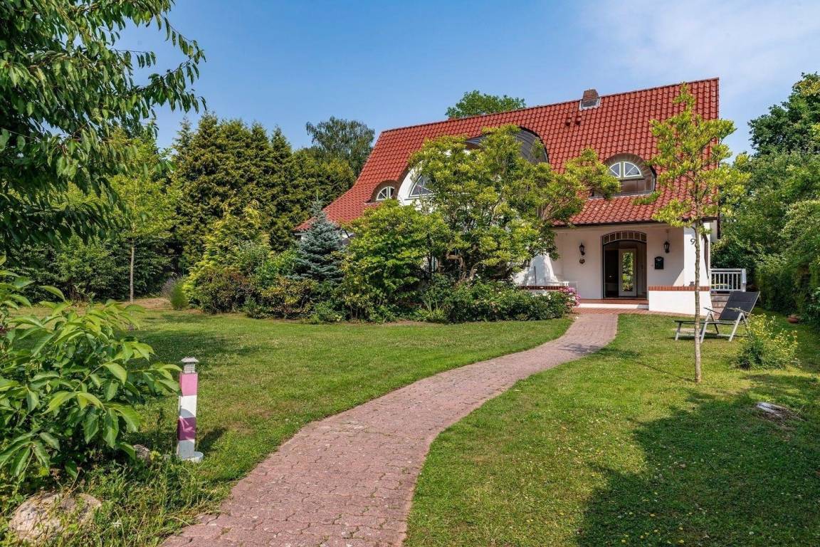 229 m² Ferienhaus ∙ 6 Schlafzimmer ∙ 10 Gäste – Bild 1