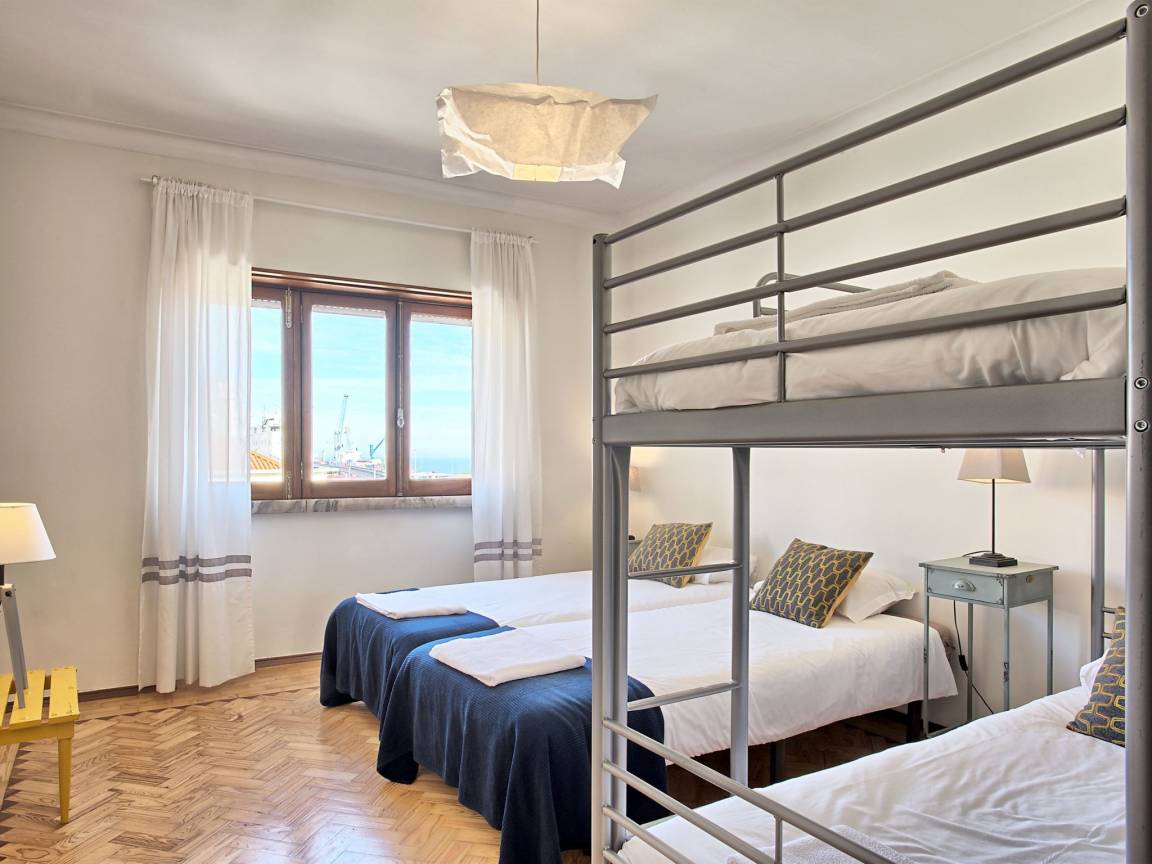 224 M² Apartamento ∙ 6 Habitaciones ∙ 17 Huéspedes - Seixal
