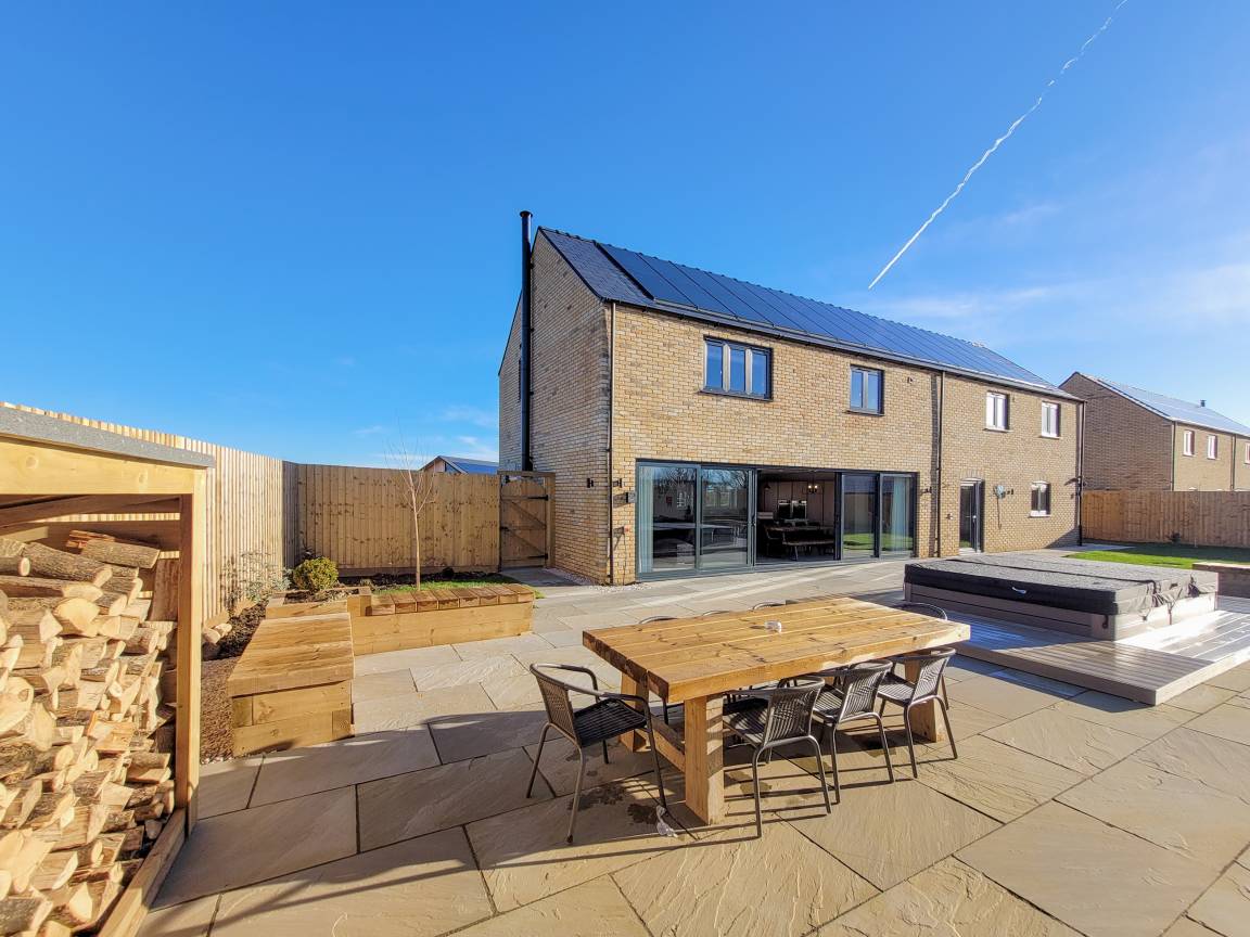 Cottage ∙ 4 Bedrooms ∙ 8 Guests - Lincoln