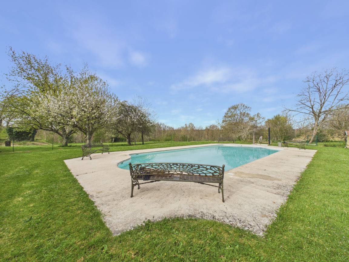 140 M² Cottage ∙ 2 Bedrooms ∙ 9 Guests - Périgord