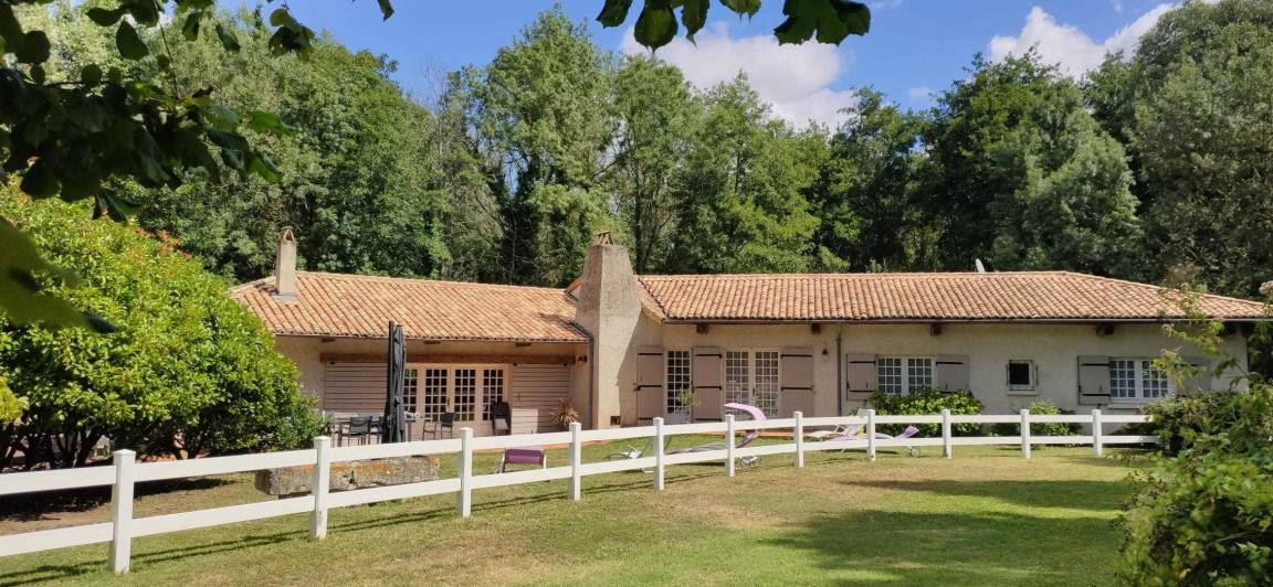 189 m&sup2; G&icirc;te 3 Schlafzimmer 9 G&auml;ste