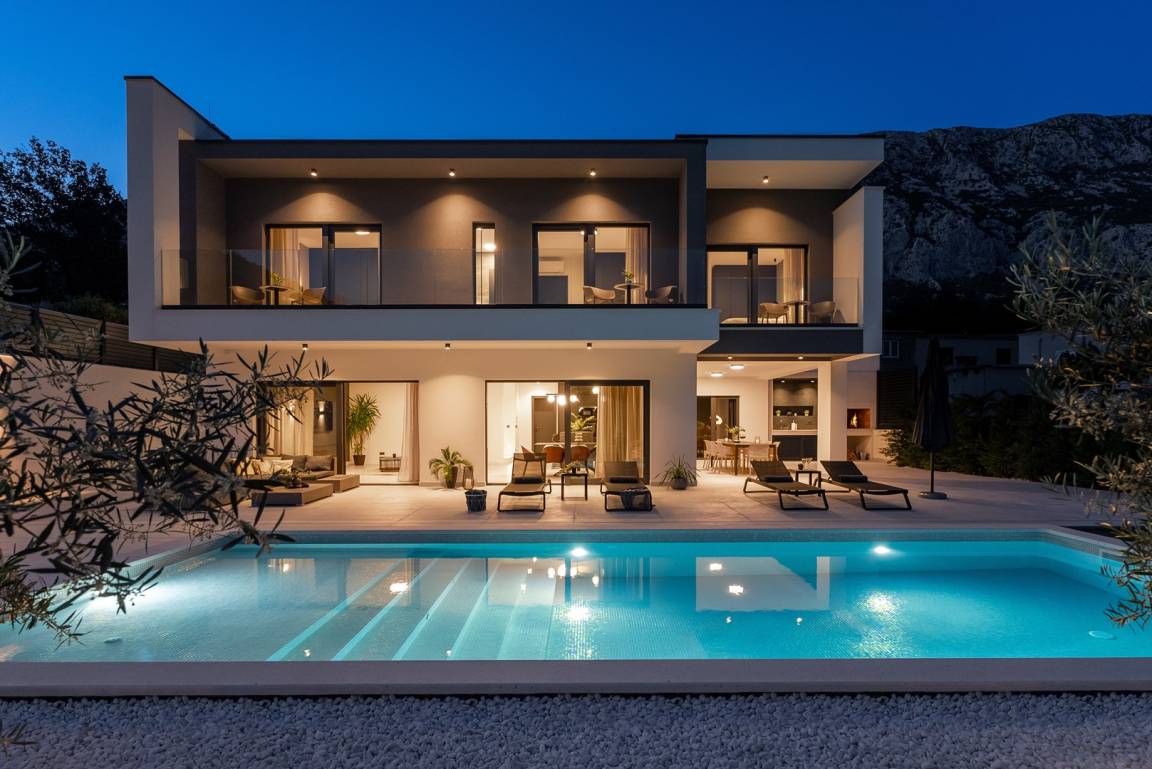 190 M² Villa ∙ 3 Bedrooms ∙ 8 Guests - Omiš