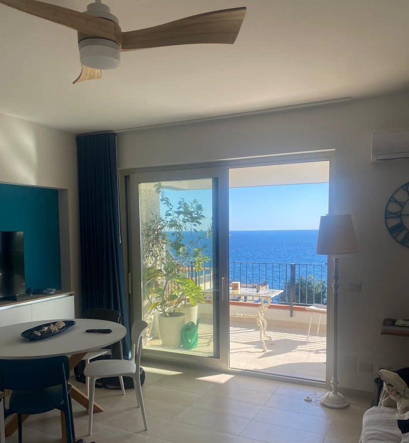 90 M² Apartment ∙ 2 Bedrooms ∙ 6 Guests - Letojanni