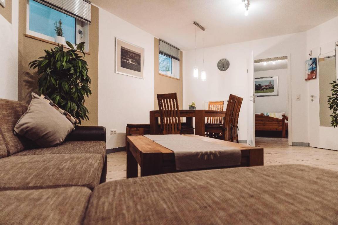 80 M² Ferienwohnung ∙ 2 Schlafzimmer ∙ 5 Gäste - Volkach
