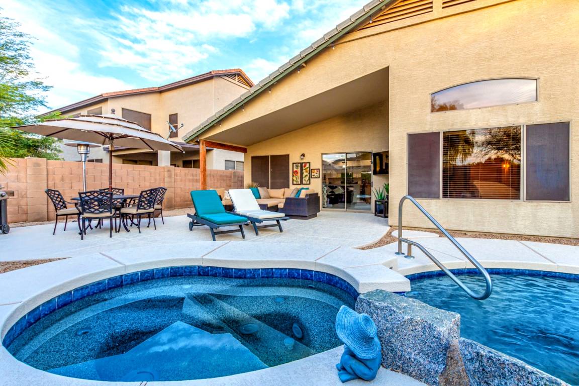 215 M² House ∙ 4 Bedrooms ∙ 8 Guests - Sun City, AZ