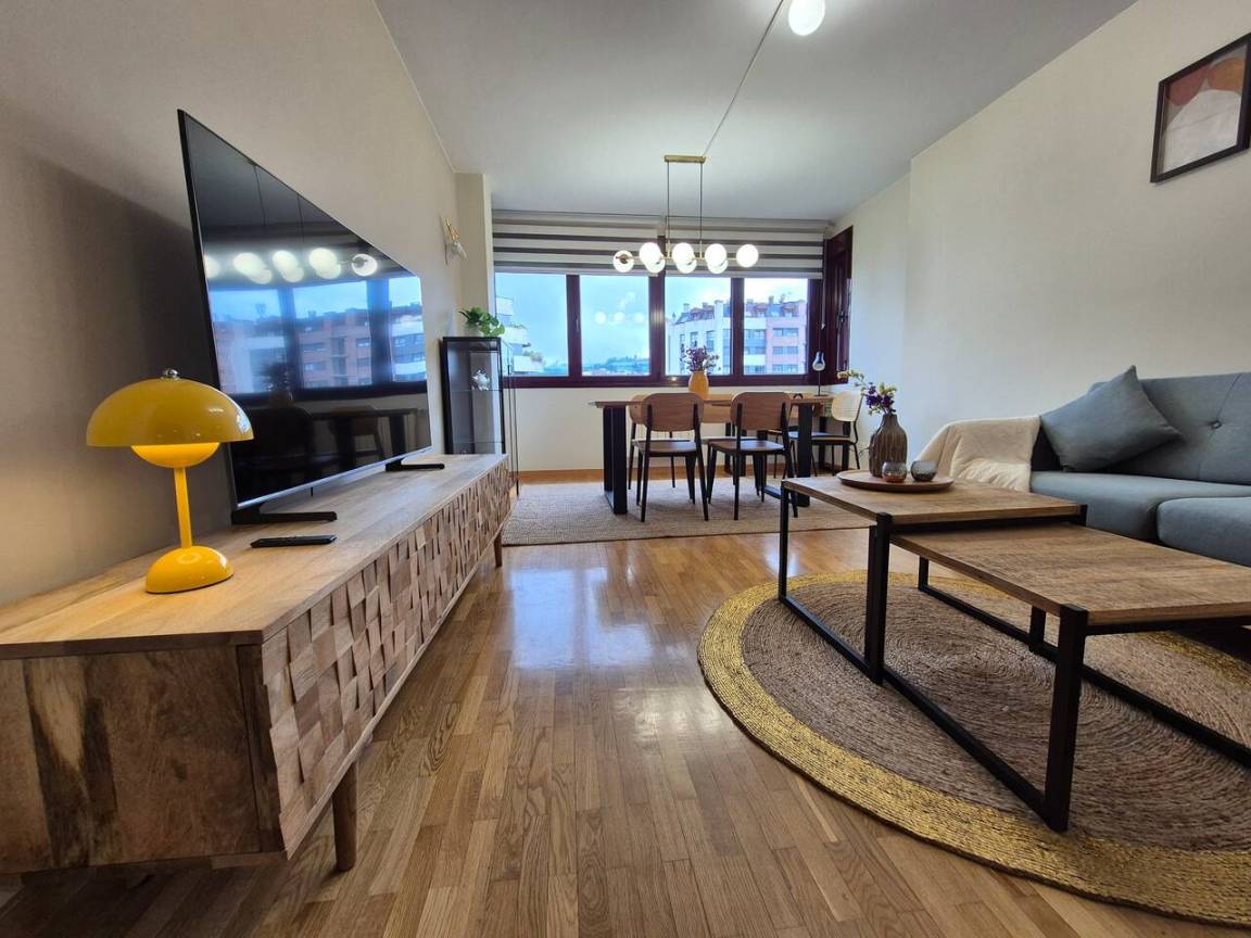 77 M² Apartamento ∙ 2 Habitaciones ∙ 4 Huéspedes - Oviedo
