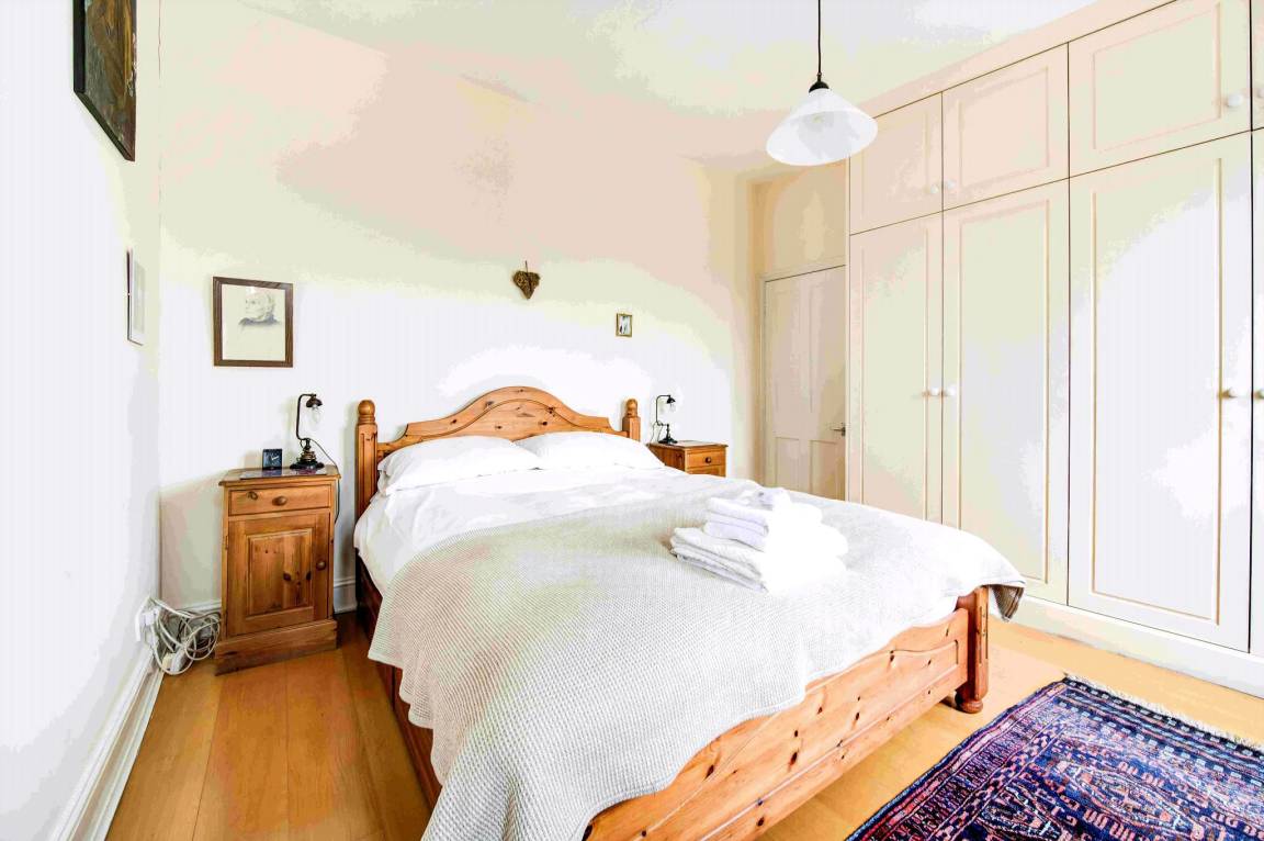 110 M² House ∙ 2 Bedrooms ∙ 4 Guests - London