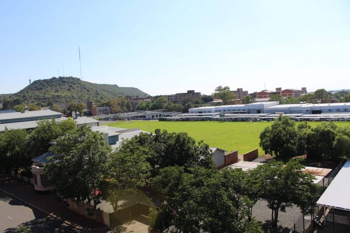 110 M² Huoneisto ∙ 2 Makuuhuonetta ∙ 4 Vierasta - Bloemfontein