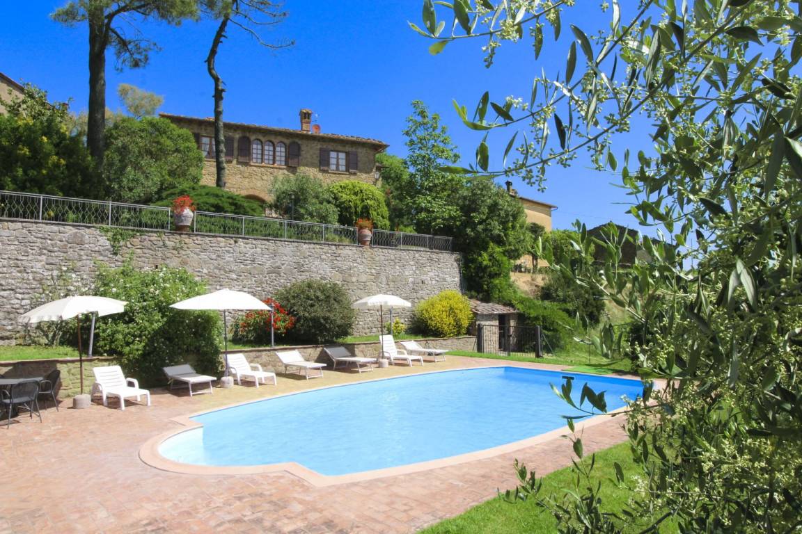 240 m&sup2; Villa 4 Schlafzimmer 10 G&auml;ste