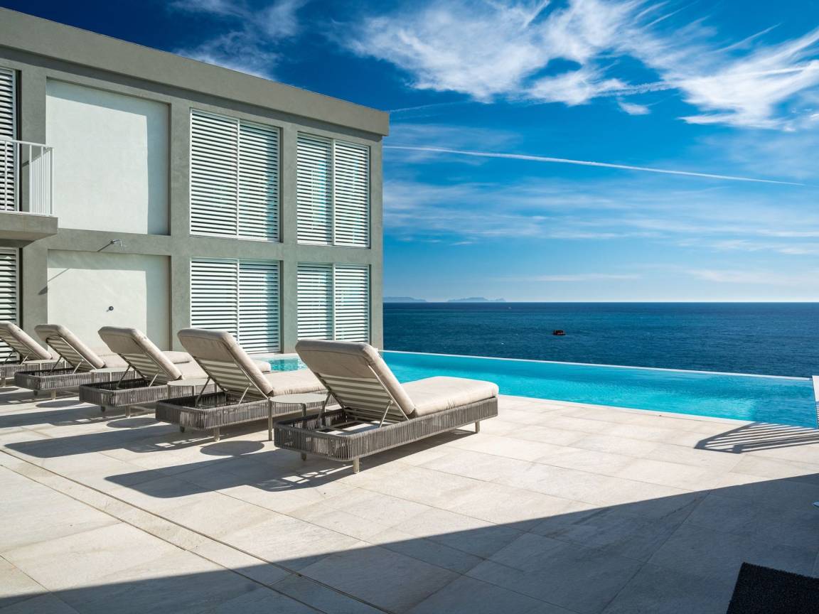 950 M² Ferienhaus ∙ 6 Schlafzimmer ∙ 12 Gäste - Funchal