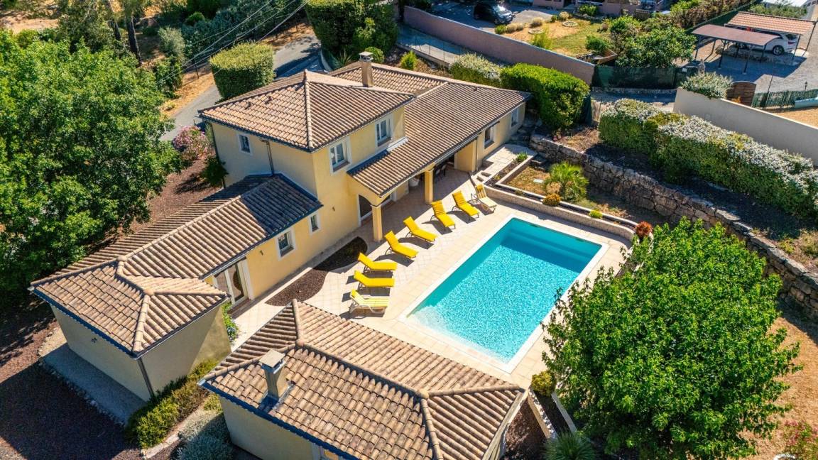 160 M² Villa ∙ 4 Bedrooms ∙ 8 Guests - Draguignan