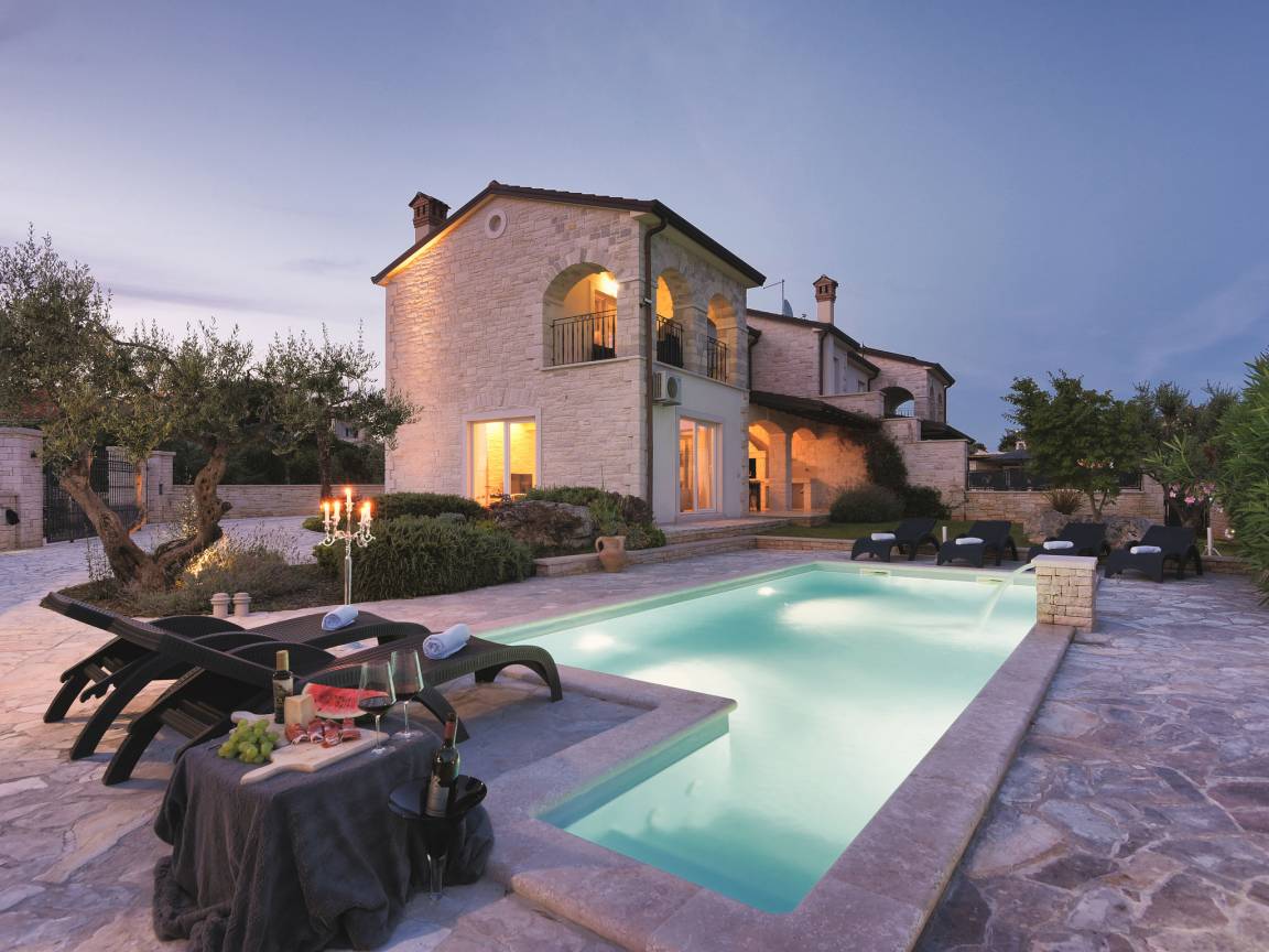 205 M² Ferienhaus ∙ 1 Schlafzimmer ∙ 8 Gäste - Rovinj