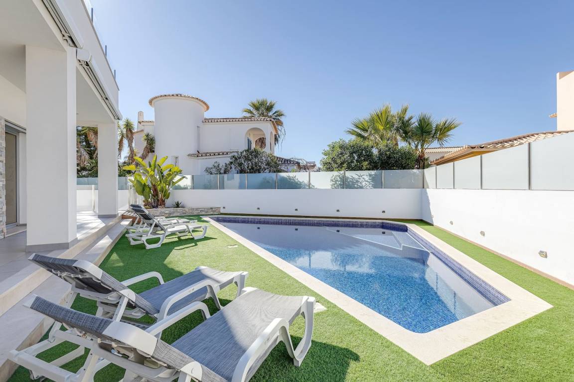 250 M² Villa ∙ 4 Chambres ∙ 8 Personnes - Albufeira