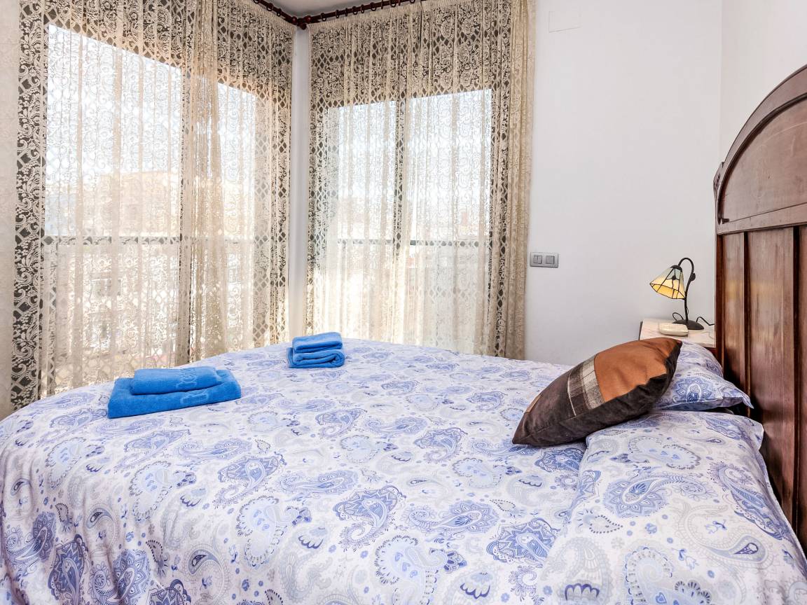 75 M² Apartment ∙ 3 Bedrooms ∙ 5 Guests - Barcelona
