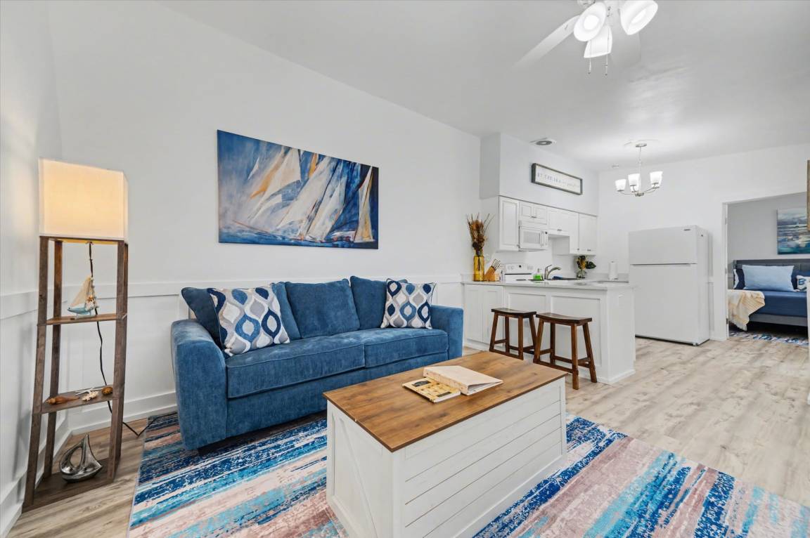 Apartment ∙ 1 Bedroom ∙ 4 Guests - Indian Rocks Beach, FL