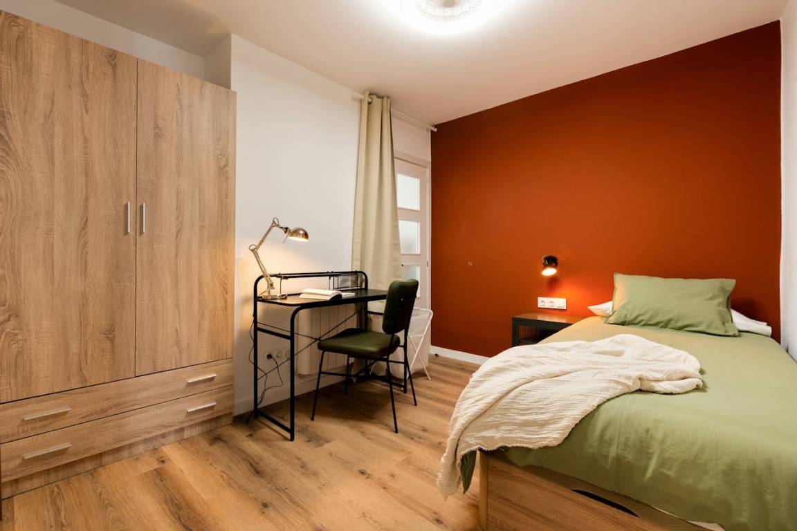 68 M² Habitación Privada ∙ 1 Habitación ∙ 4 Huéspedes - Sabadell