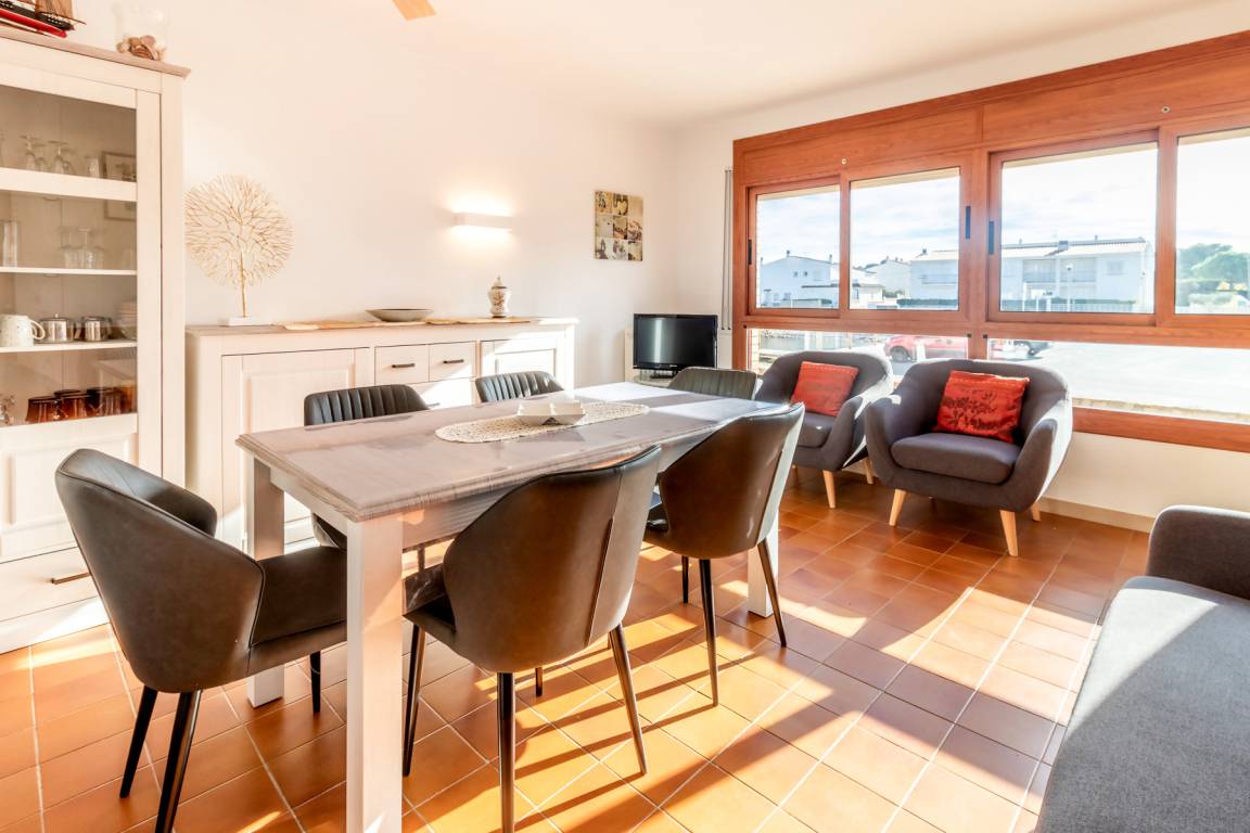 70 M² Ferienwohnung ∙ 3 Schlafzimmer ∙ 5 Gäste - Portbou