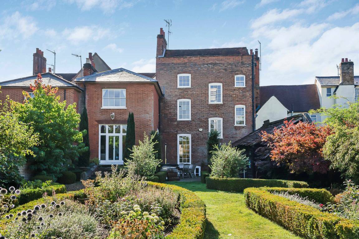 Apartment ∙ 7 Bedrooms ∙ 12 Guests - Hertford Castle