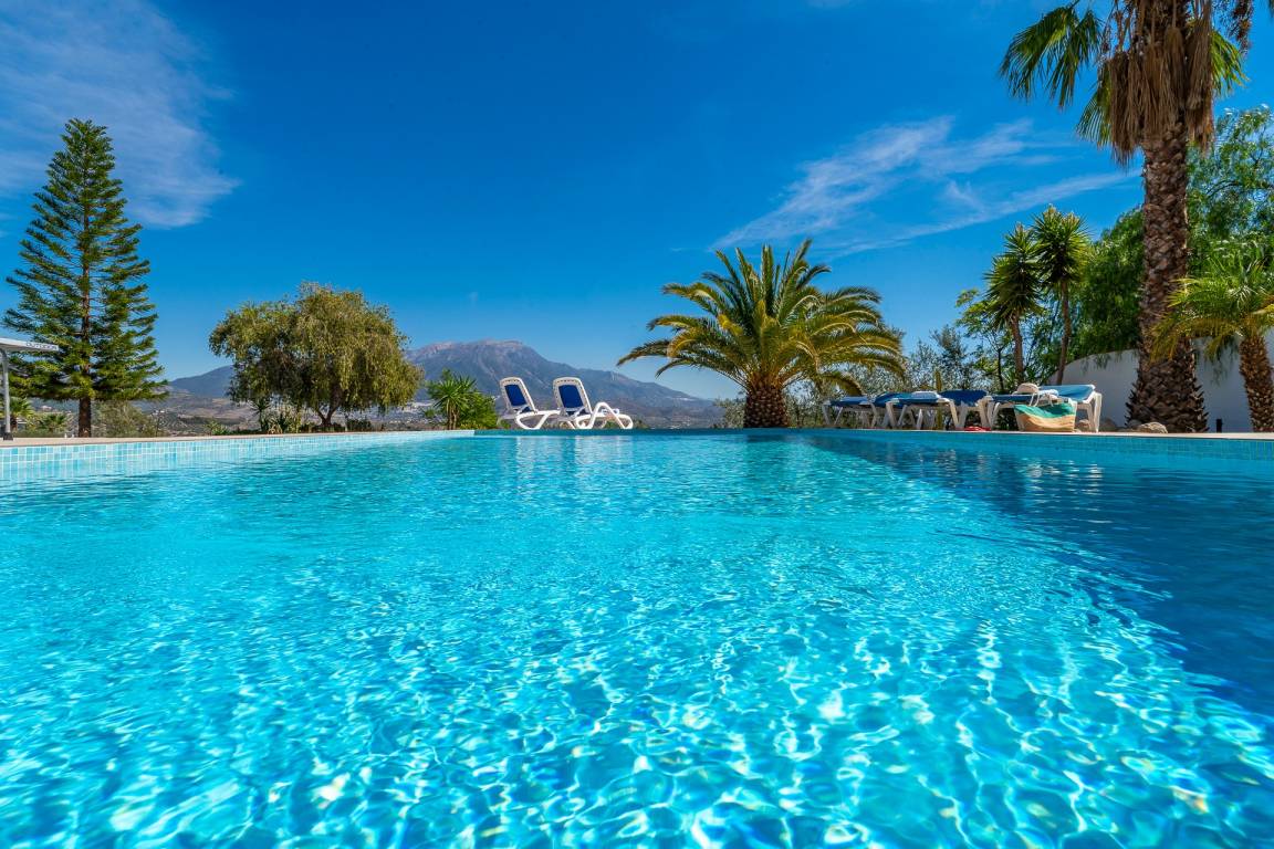 200 M² Villa ∙ 5 Slaapkamers ∙ 10 Gasten - Canillas de Aceituno