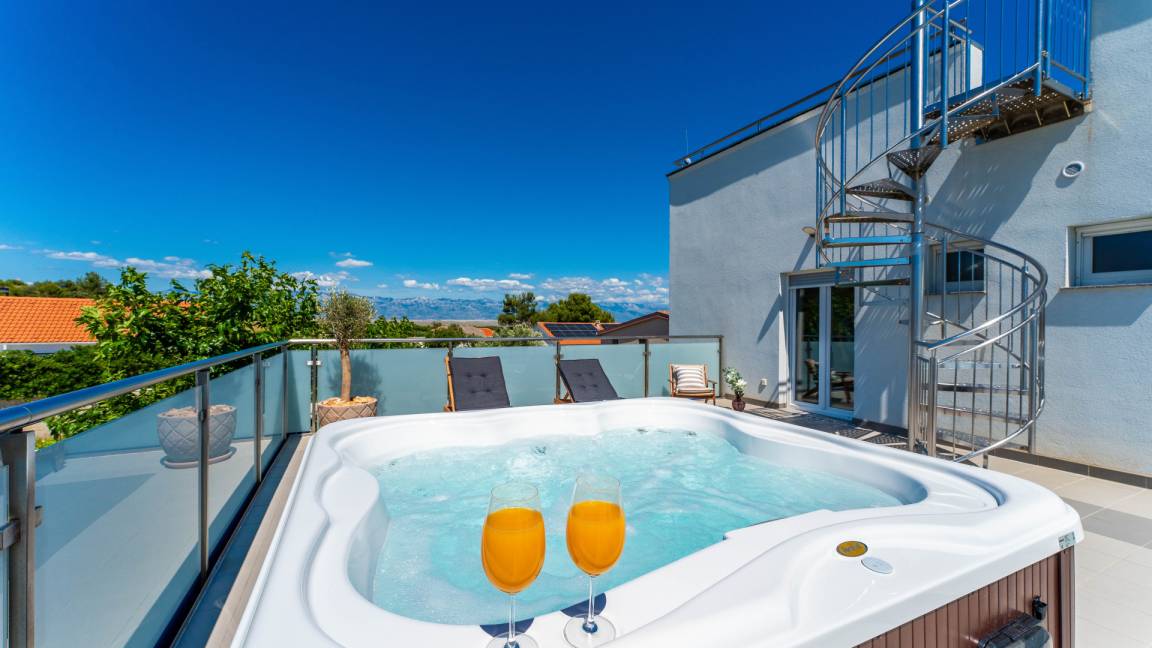 290 M² Apartment ∙ 6 Bedrooms ∙ 12 Guests - Vir