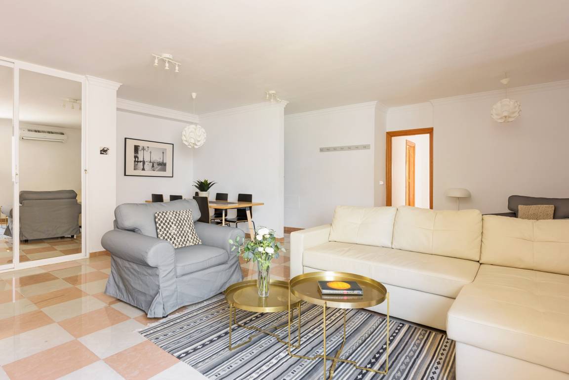 120 M² Apartment ∙ 4 Bedrooms ∙ 8 Guests - Malaga