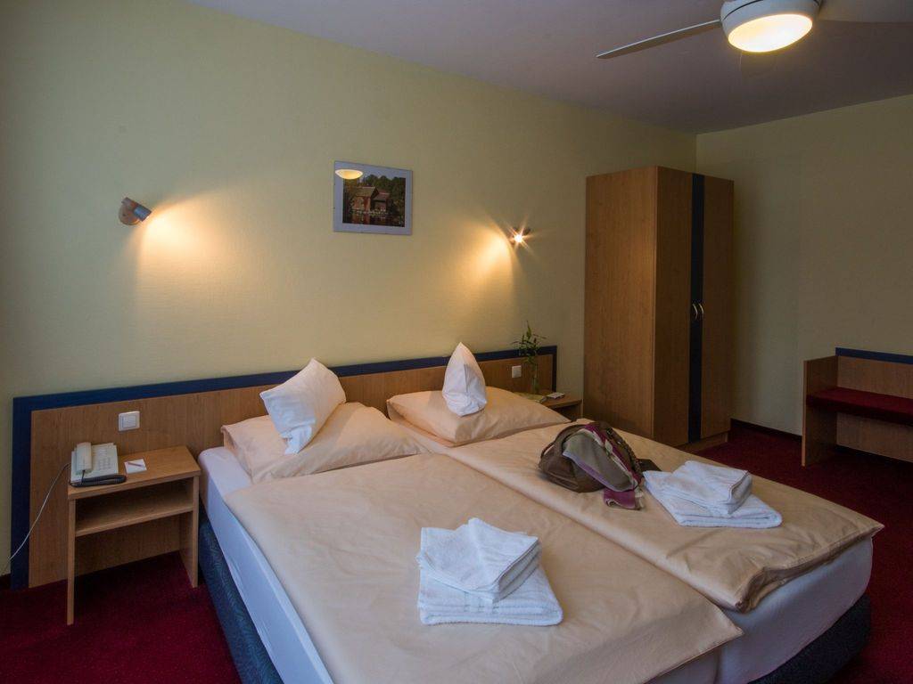 18 M² Hotel ∙ 2 Gasten - Burg