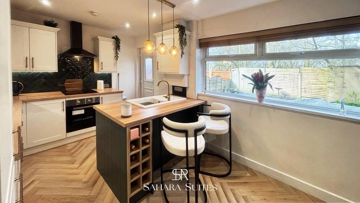 Apartment ∙ 2 Bedrooms ∙ 4 Guests - Oldham
