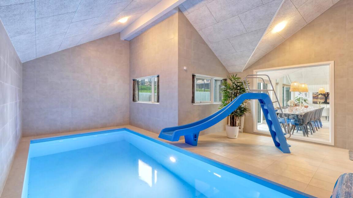 180 M² Ferienhaus ∙ 5 Schlafzimmer ∙ 14 Gäste - Neukloster