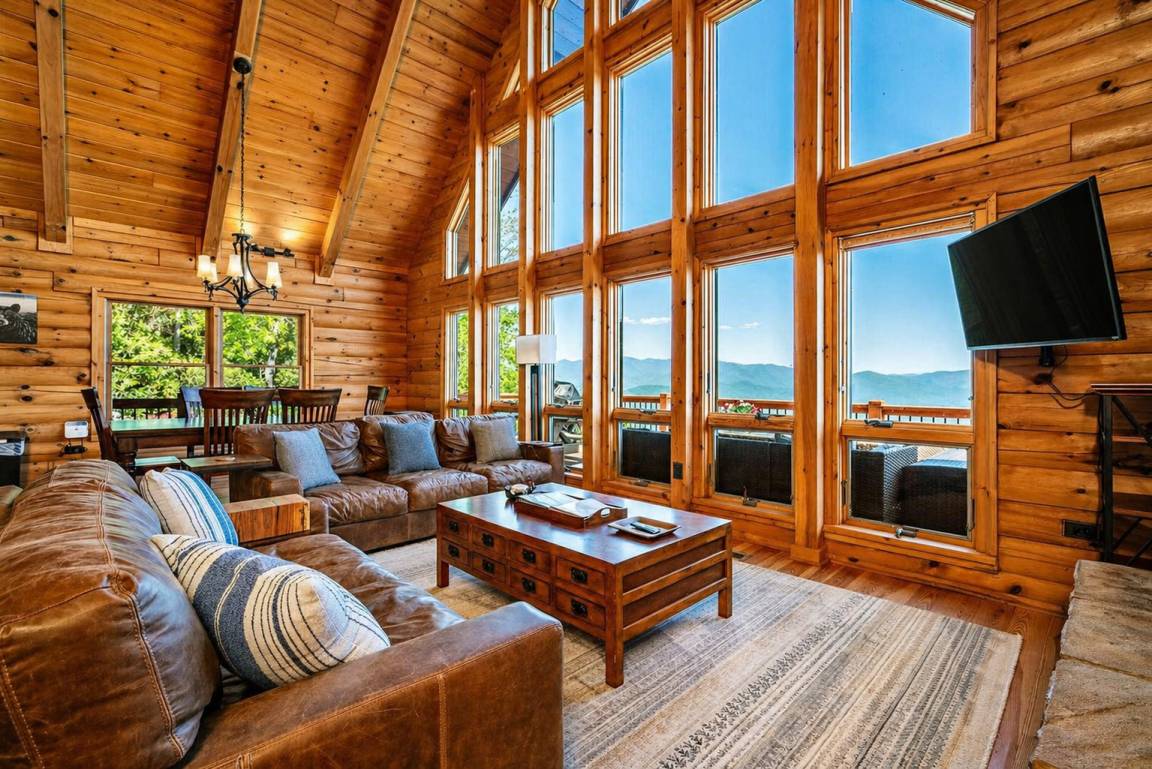 195 M² Cabin ∙ 3 Bedrooms ∙ 6 Guests - North Carolina