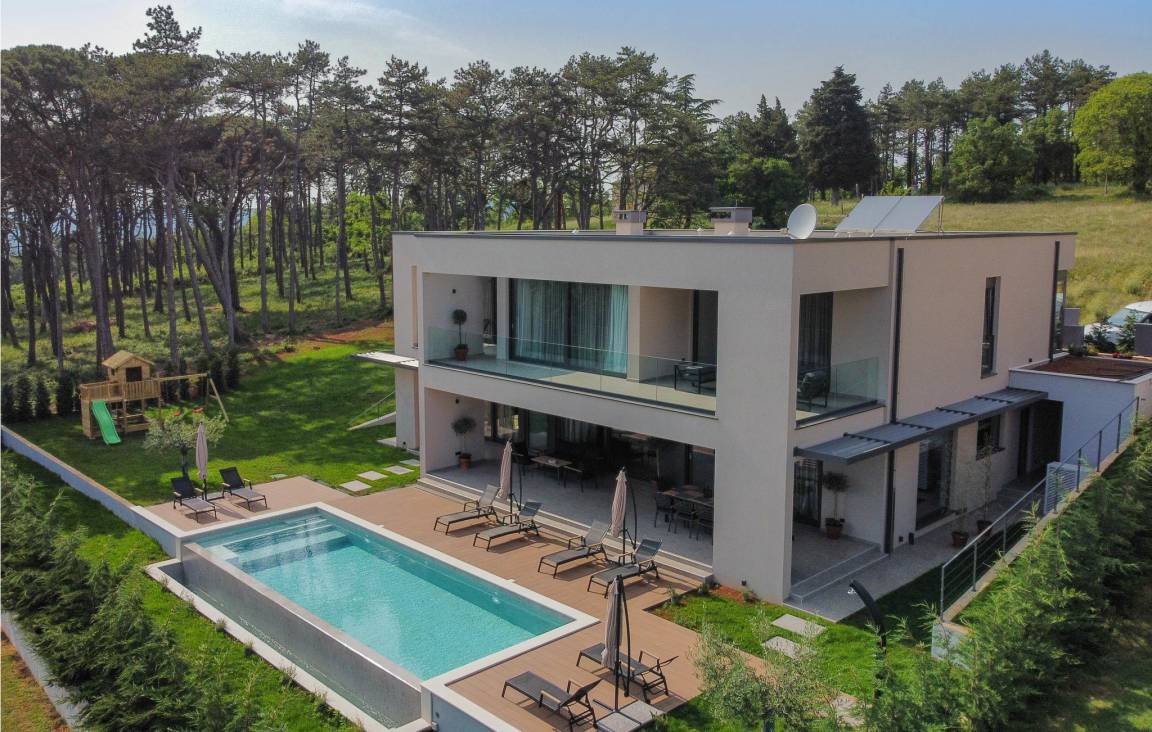 300 M² House ∙ 4 Bedrooms ∙ 8 Guests - Rabac