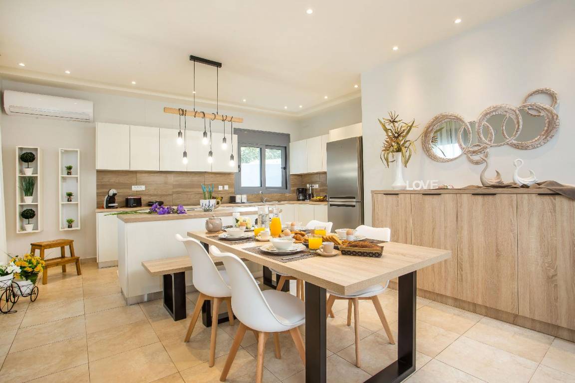 90 M² House ∙ 2 Bedrooms ∙ 5 Guests - Rhodes