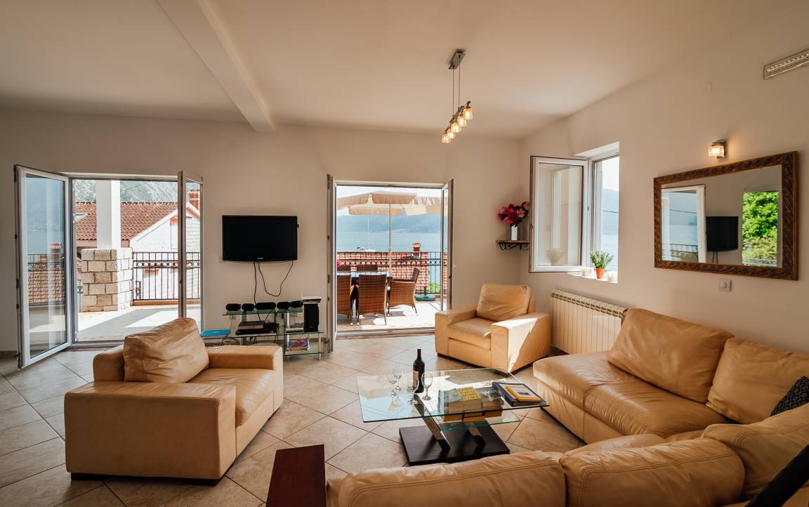 230 M² House ∙ 4 Bedrooms ∙ 9 Guests - Kotor