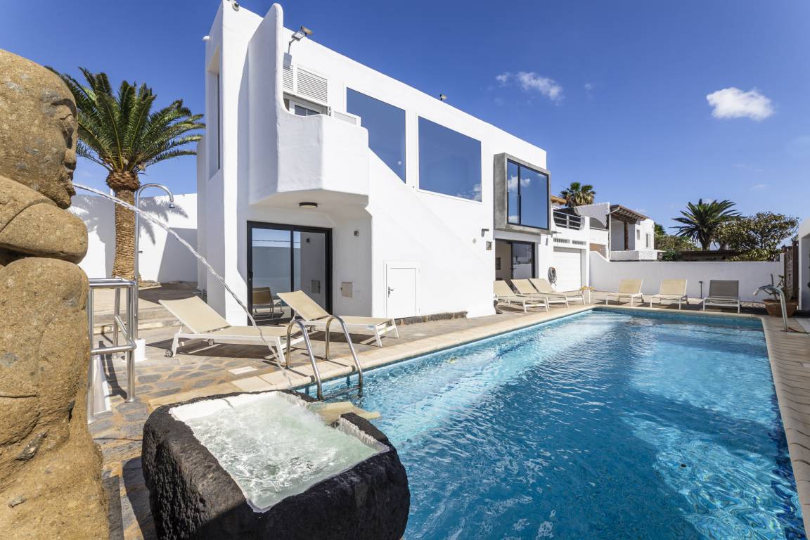 150 M² Chalet ∙ 2 Bedrooms ∙ 4 Guests - Lanzarote
