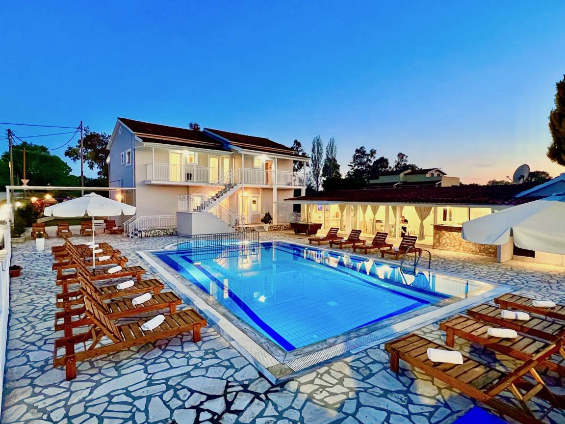 350 M² Villa ∙ 10 Slaapkamers ∙ 21 Gasten - Griekenland