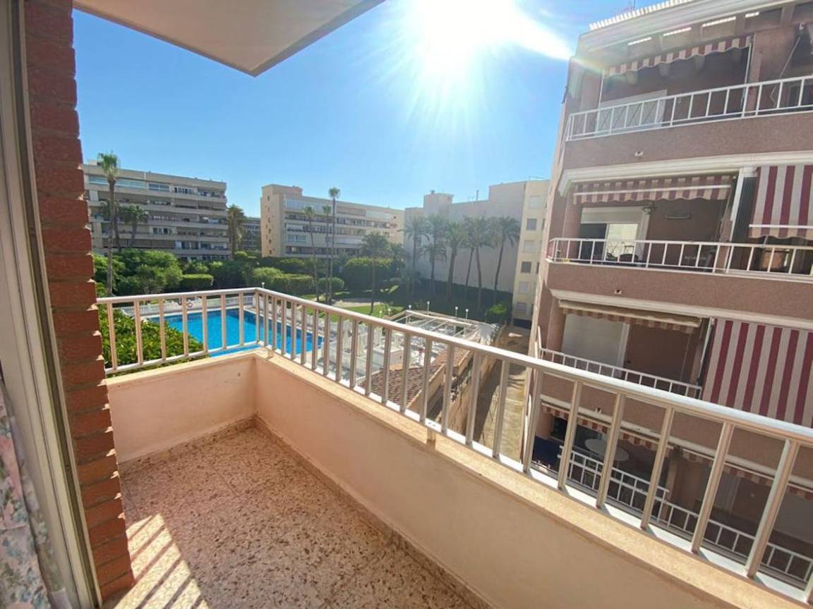 94 M² Apartamento ∙ 3 Habitaciones ∙ 5 Huéspedes - Torrevieja